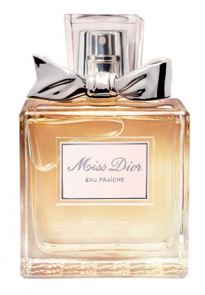 Christian Dior, Miss Dior Eau Fraiche, un parfum cu note de chiparos, citrice si patchouli,  EDP 100 ml, 446 lei.