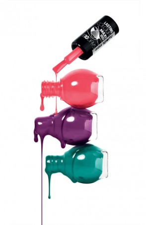 Multe fete prefera sa-si protejeze unghiile cu gel pentru ca manichiura sa dureze mai mult, insa Miss Sporty ne propune lacul de unghii Lasting Colour, ce promite sa ne scuteasca de acest… sport datorita finish-ului impecabil, stralucitor, ce rezista zece zile; 5,95 lei.