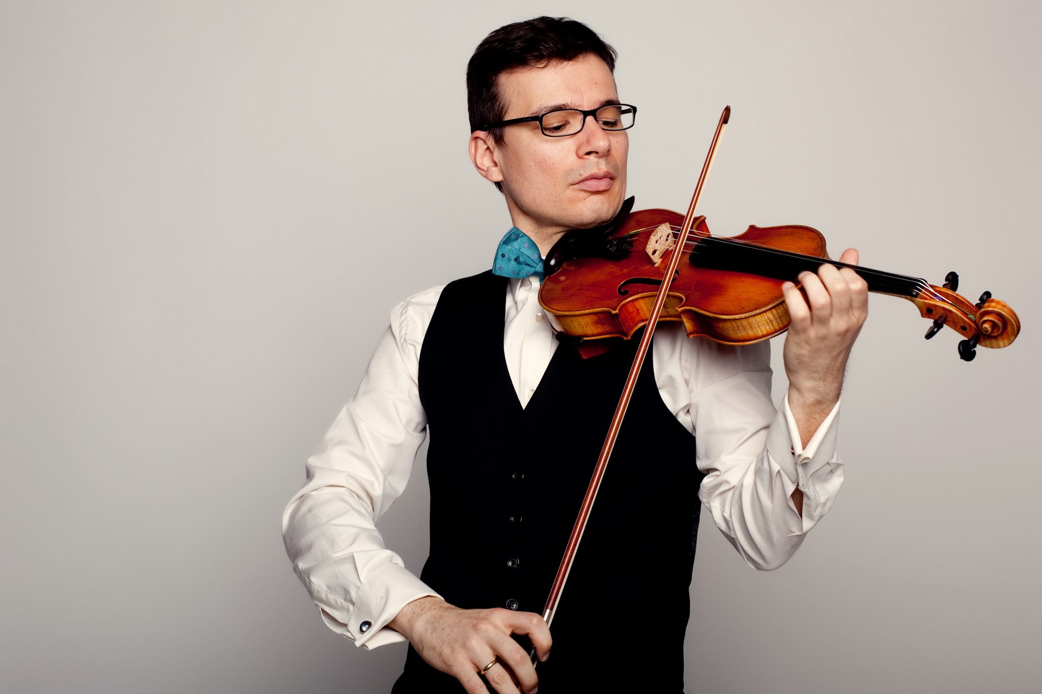(P) Concerte LIVE de la SALA RADIO: Mozart cântat pe vioara Stradivarius Elder-Voicu  și Beethoven interpretat pe vioara lui Enescu