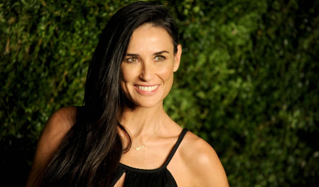 10 celebrități care au fost plătite cu sume fabuloase pentru a scrie cărți despre viața lor