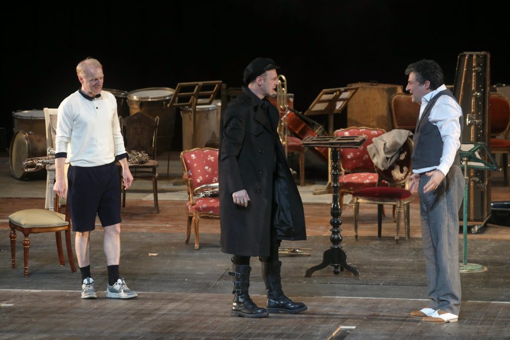 În premieră, în România, Părinți și copii – un spectacol de o izbitoare actualitate tematică