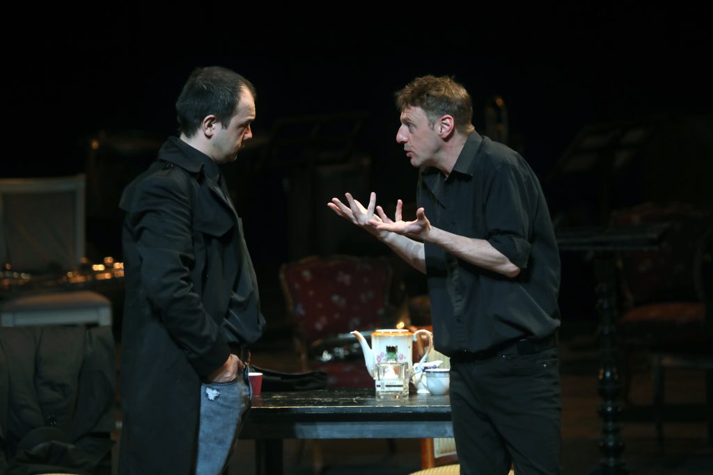 În premieră, în România, Părinți și copii – un spectacol de o izbitoare actualitate tematică