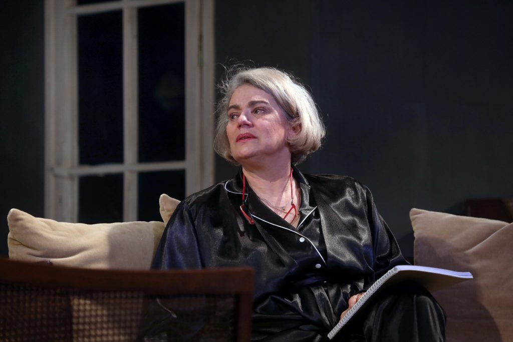 În premieră în România, CASA DE LA ŢARĂ de Donald Margulies