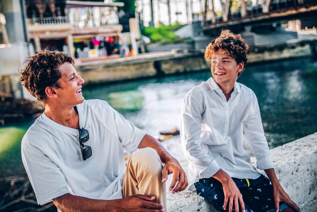 5 cheltuieli cu banii de buzunar care pot deveni lecții de viață pentru adolescenți în această toamnă