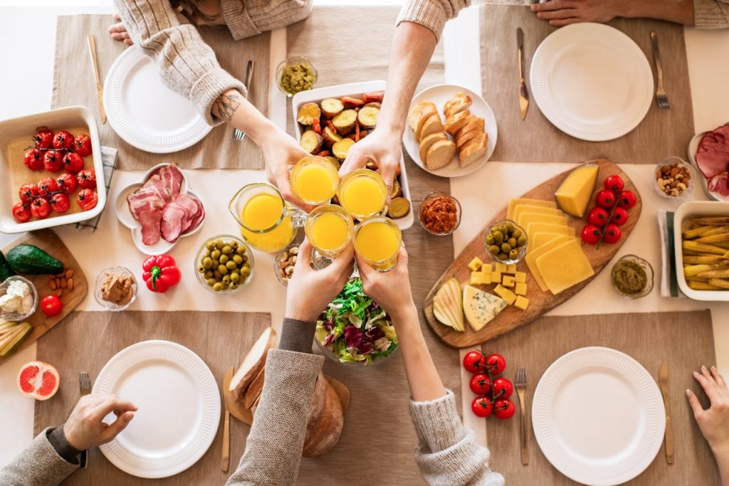 Ce înălțime ar trebui să aibă scaunele de dining în funcție de masa aleasă și alte reguli de design