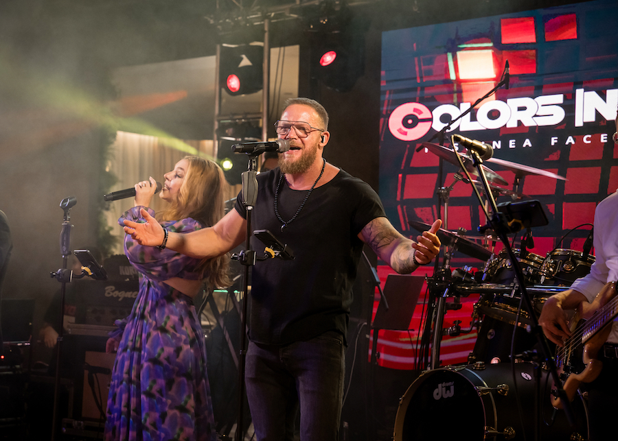Cum alegi un band de muzică la nuntă: exemplul Colors în Stereo, formație band care ridică tot ringul în picioare