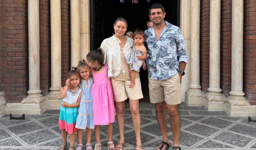 Regulile pe care Laura Cosoi le aplică în creșterea și educarea fetițelor sale. Ce a povestit actrița: „Asta contează enorm…”