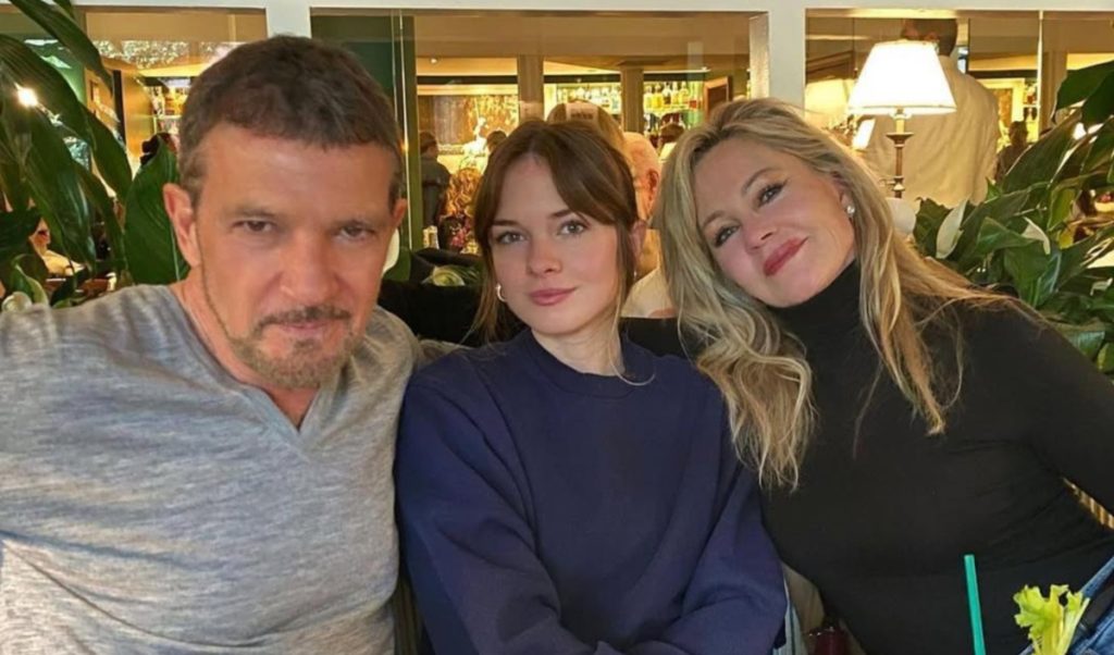 Stella Banderas, fiica lui Antonio Banderas & Melanie Griffith a dezvăluit imagini superbe de la nunta cu Alex Gruzynki. Cum a arătat rochia ei de mireasă