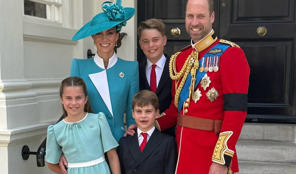 Kate Middleton și Prințesa Charlotte, ținute asortate la prânzul de Crăciun de la Palatul Buckingham