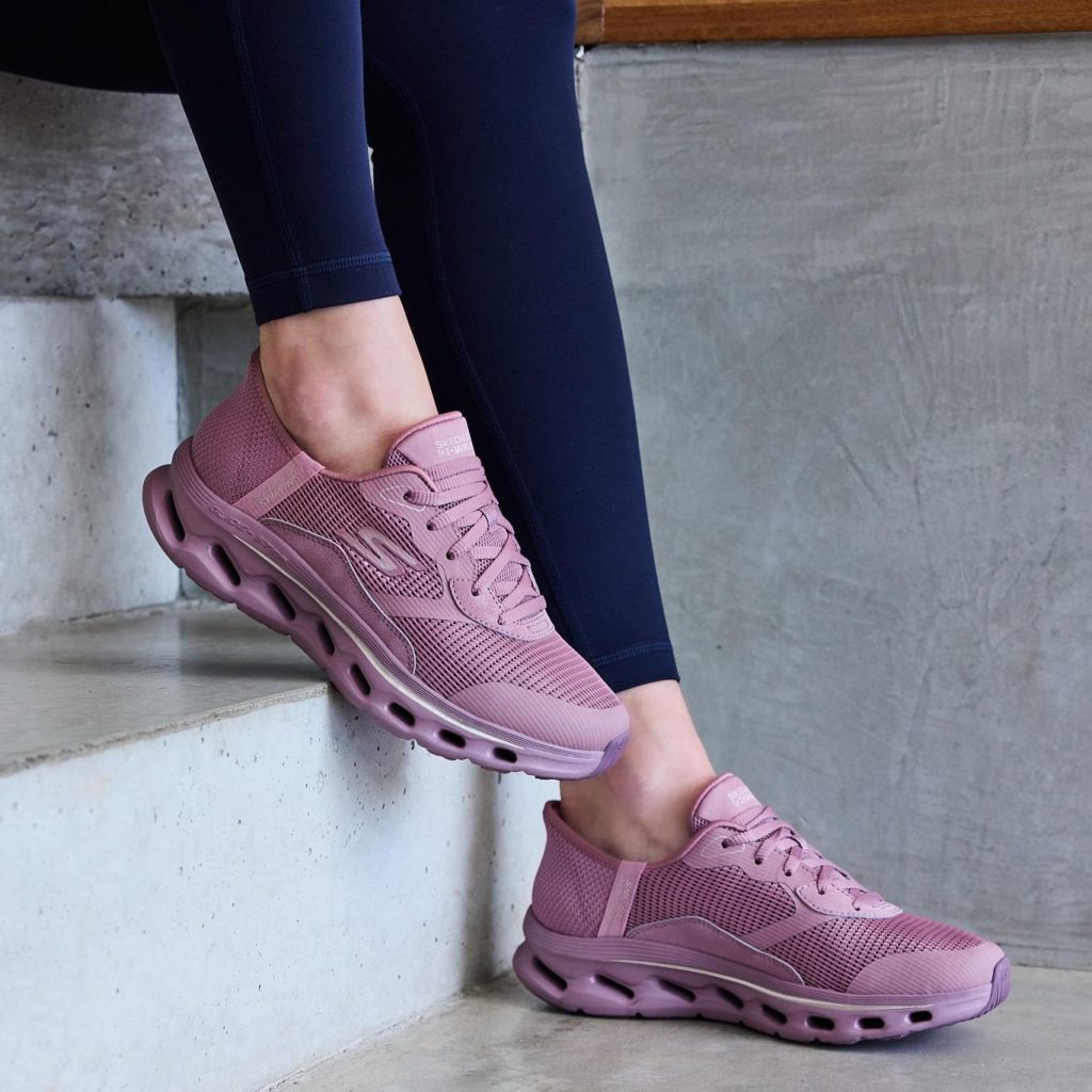 Confortul, dress code-ul preferat: 4 modele Skechers pentru o primăvară în mișcare