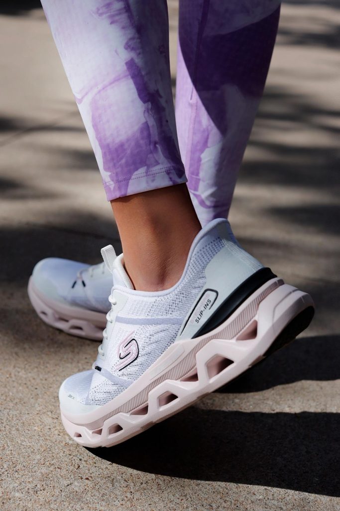 Confortul, dress code-ul preferat: 4 modele Skechers pentru o primăvară în mișcare