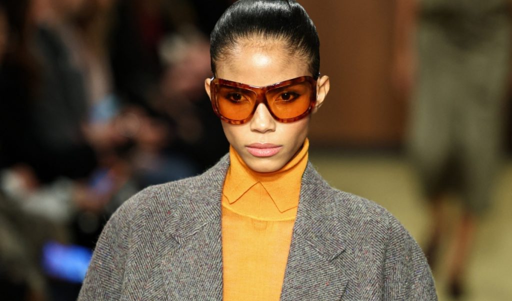 Culoarea, în doze mici: trucuri de styling de pe podiumurile FW26